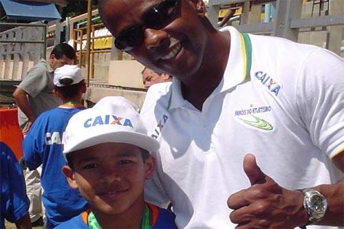 Arnaldo Oliveira com medalhista mirim/ Foto: Divulgação